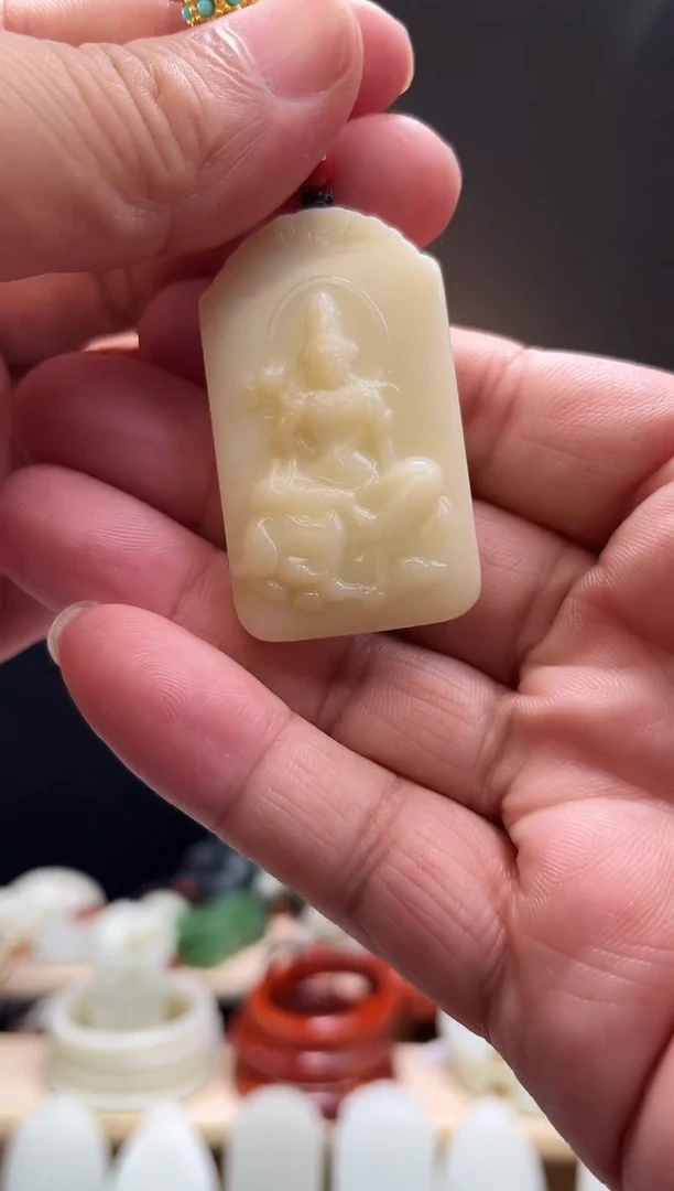 未镶嵌东陵石颈饰吊坠