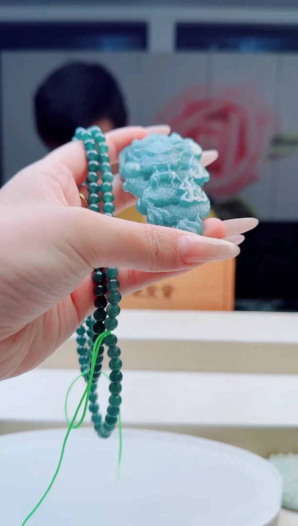 颈饰未镶嵌翡翠多样性发其中一
