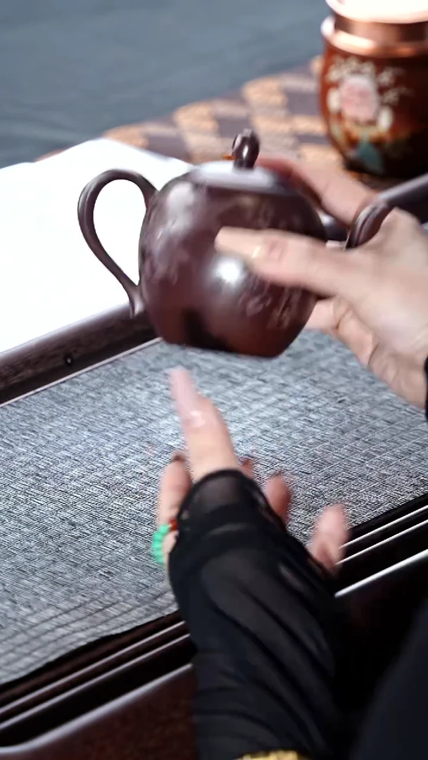 茶壶紫砂65  顾依萍 美人肩 石红 240毫升