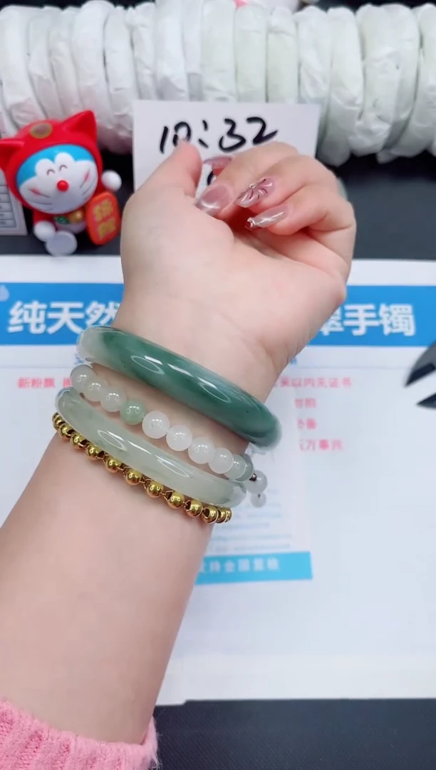 【闪购商品】石英质玉手镯未镶嵌35