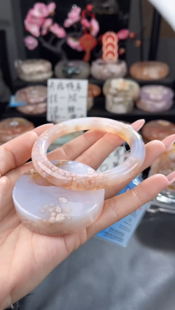 【闪购商品】石英质玉手镯未镶嵌58