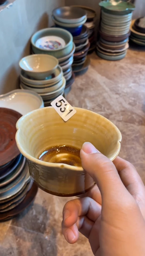 瓷片V*531微瑕玻化黄手工碗