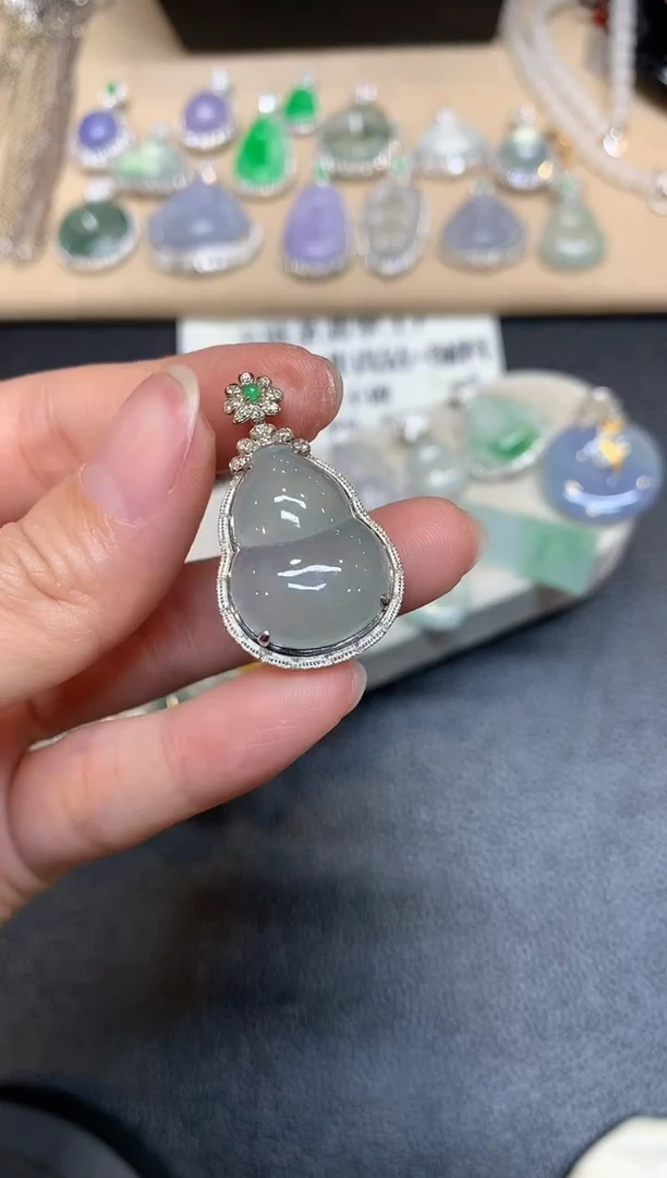 翡翠18K金镶嵌颈饰葫芦【无服务费