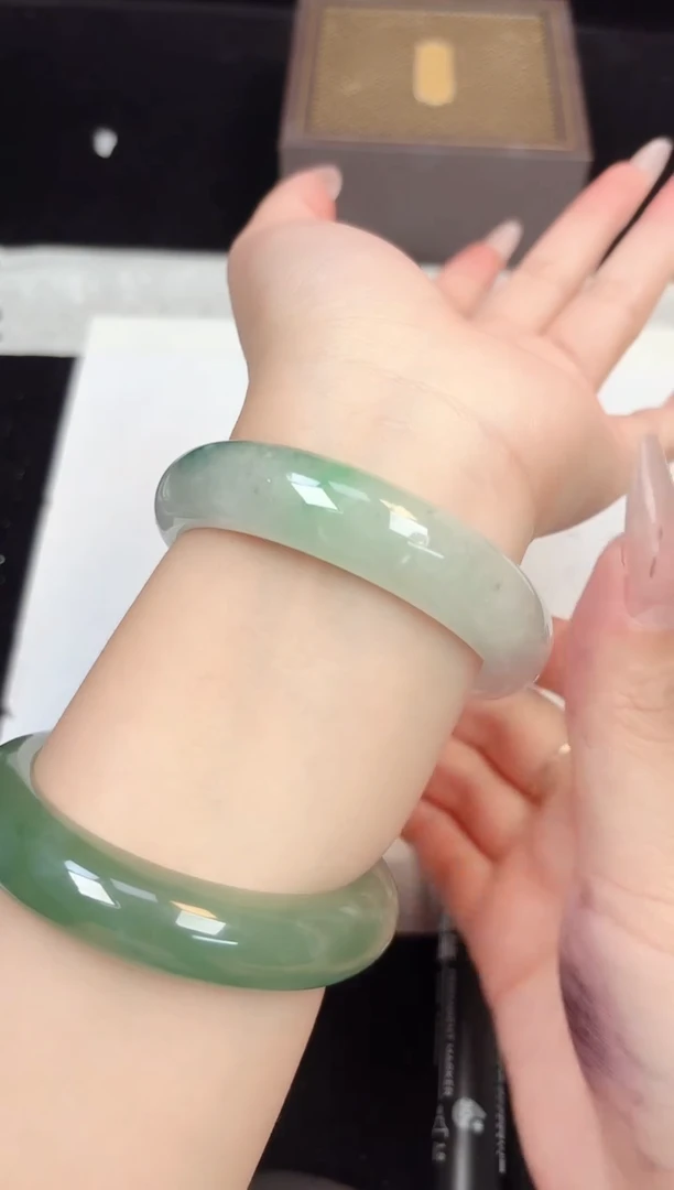 翡翠手镯未镶嵌328