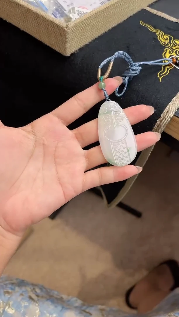 颈饰未镶嵌翡翠吊坠