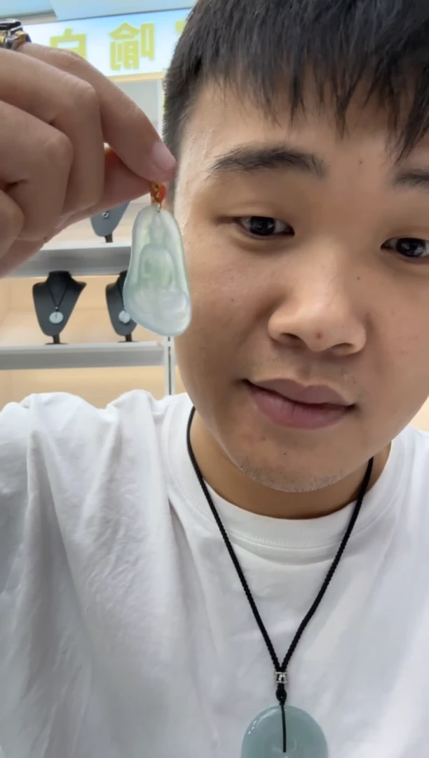 颈饰18K金镶嵌翡翠?***下天然翡翠A货孤品一件