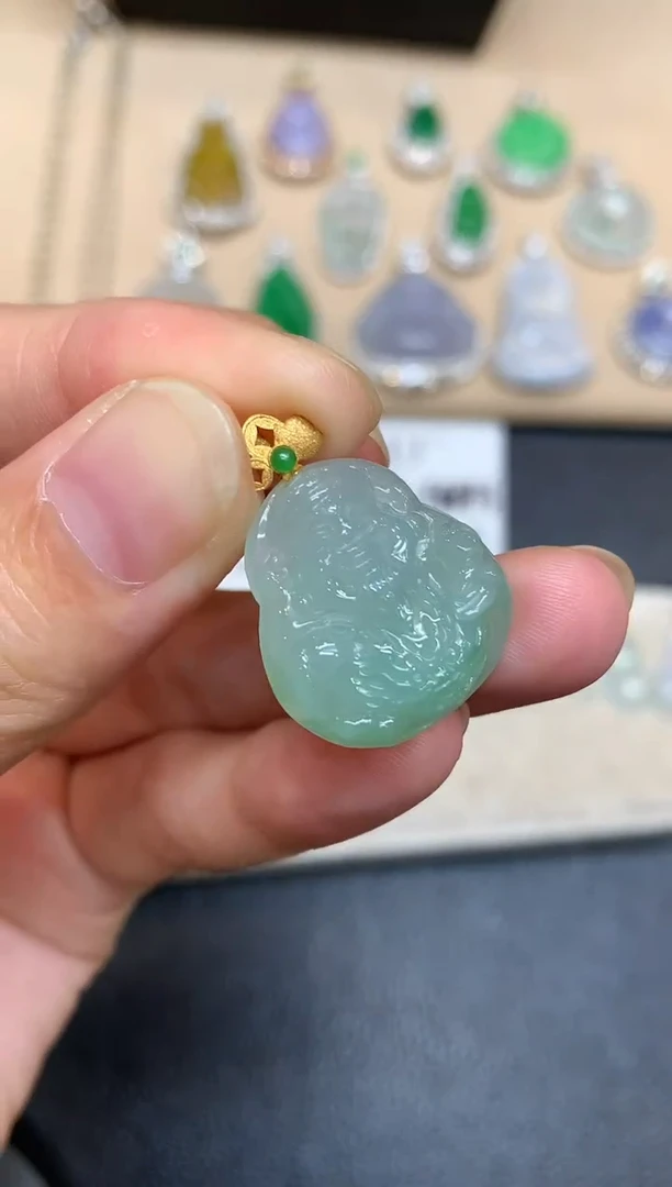 颈饰18K金镶嵌翡翠财神【无服务费