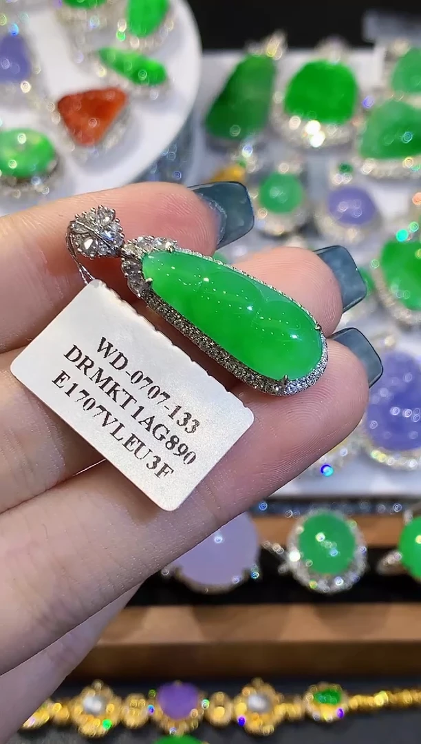 吊坠(不含链)18K金镶嵌翡翠SF多样性发其一