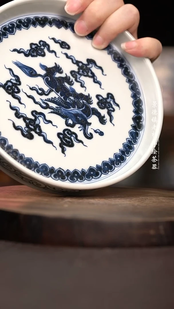 手绘茶器瑕不掩瑜