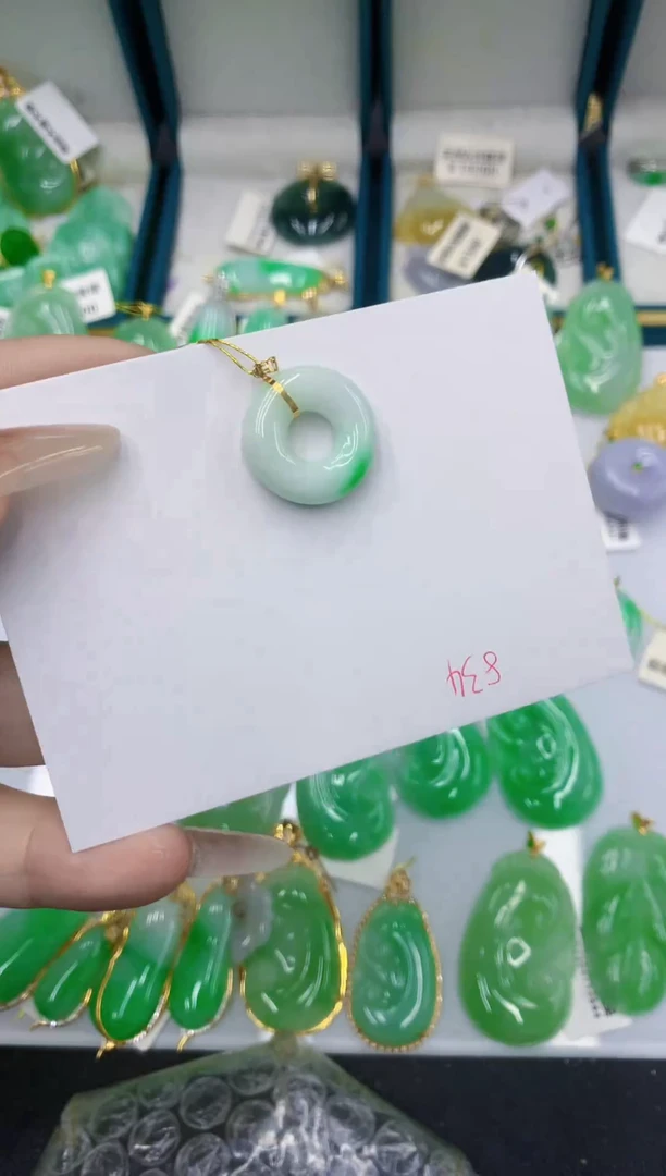 颈饰18K金镶嵌翡翠111111