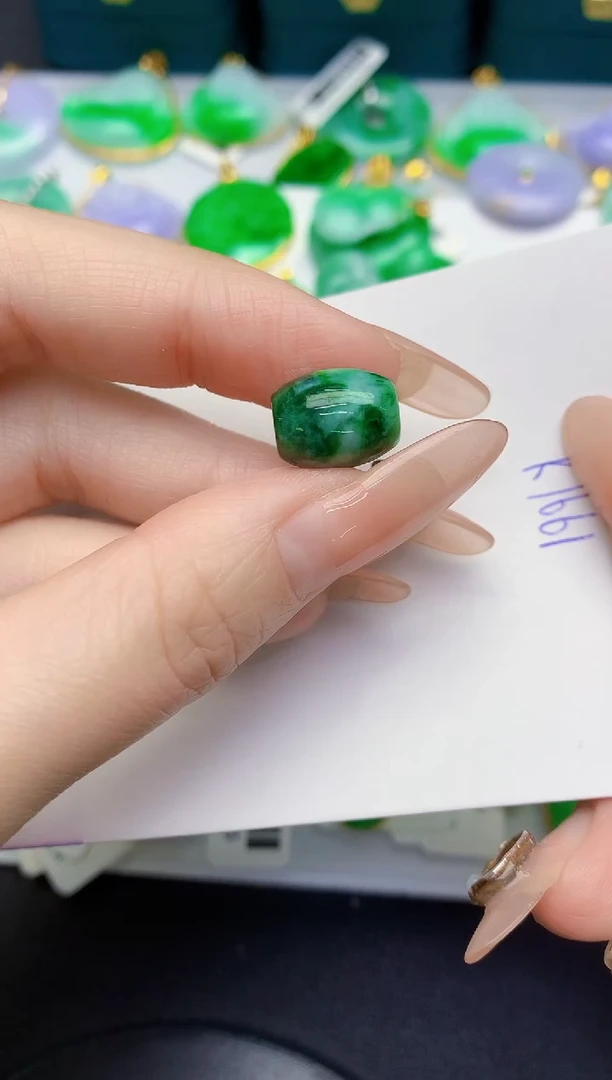 颈饰未镶嵌翡翠缅甸天然翡翠A货