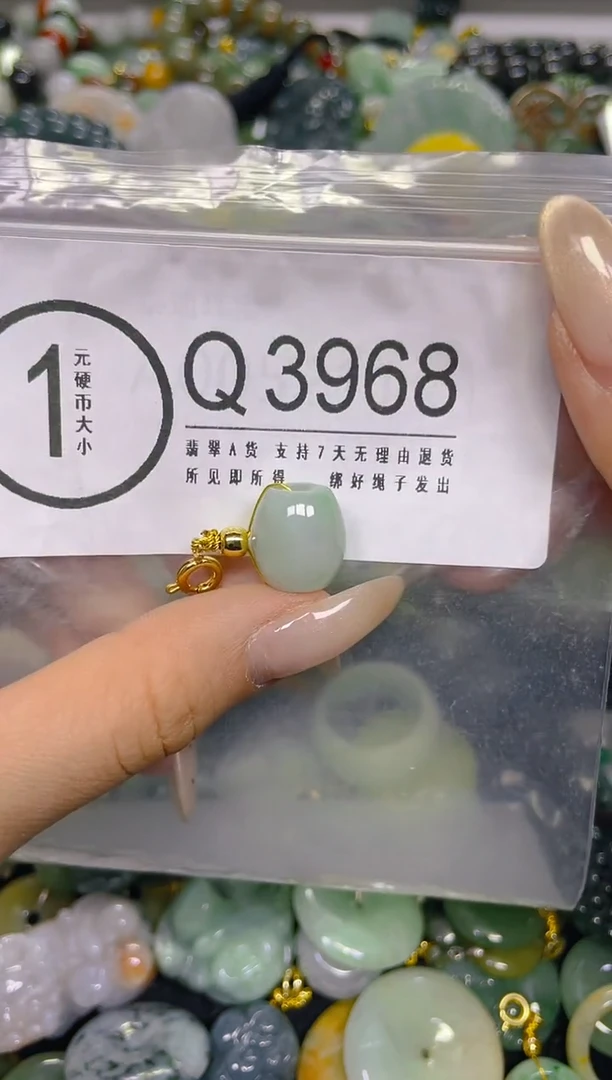 颈饰未镶嵌翡翠/ Q /翡翠A货，一件也是批发价
