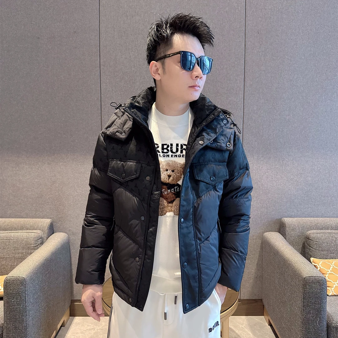 2025男士轻奢连帽加厚羽绒服保暖字母几何图案帅气冬季短袖外套