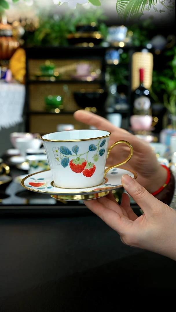 手绘草莓杯碟----------