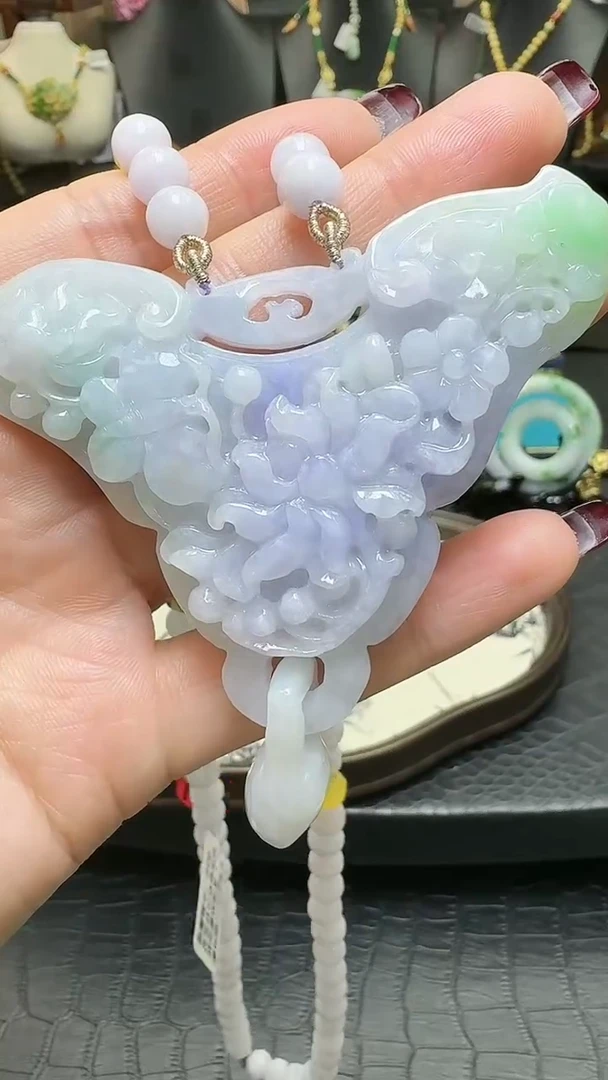 【闪购商品】翡翠颈饰未镶嵌蝴蝶