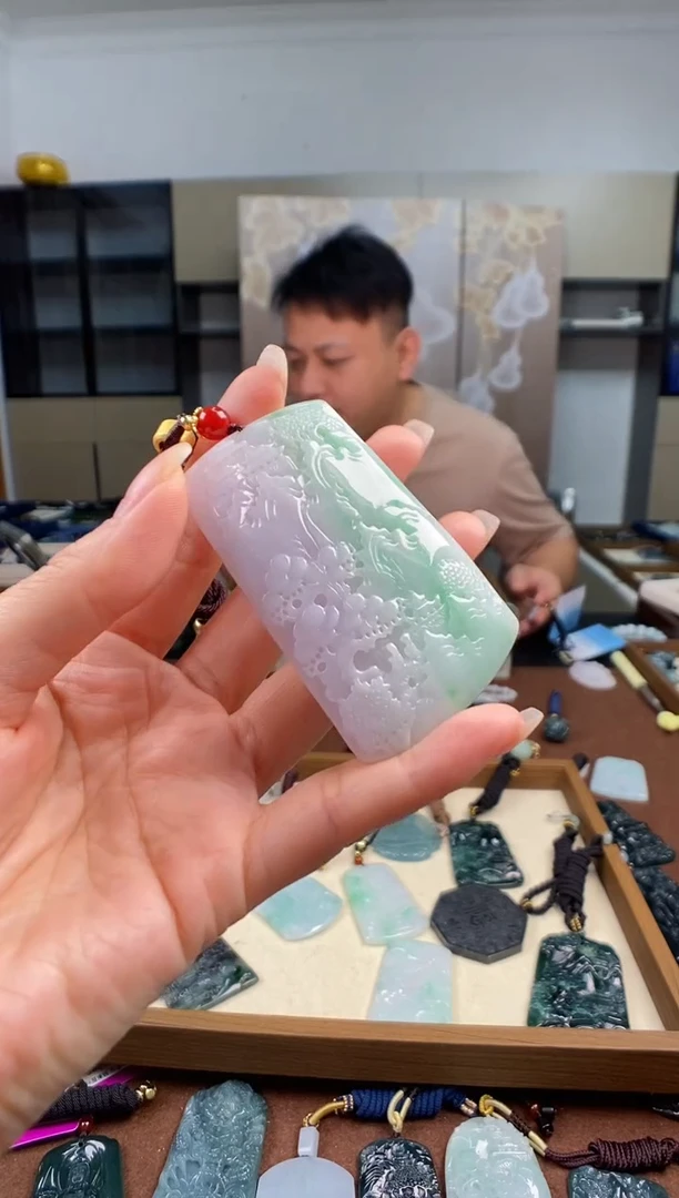 颈饰未镶嵌翡翠 多样性发其一