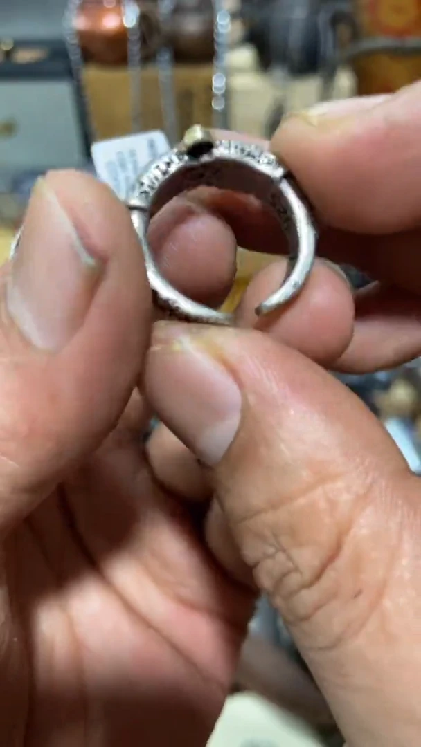 瓷片闪购商品  如图所示