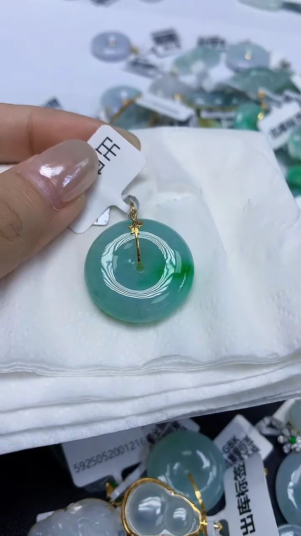 翡翠18K金镶嵌颈饰天然缅甸翡翠A货