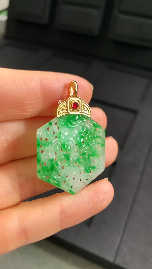 【闪购商品】翡翠吊坠(不含链)18K金镶嵌吊坠