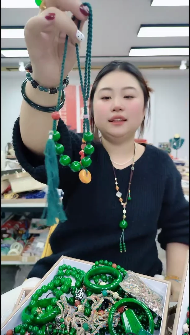 【闪购商品】树脂制品25101 绿圆珠绳链