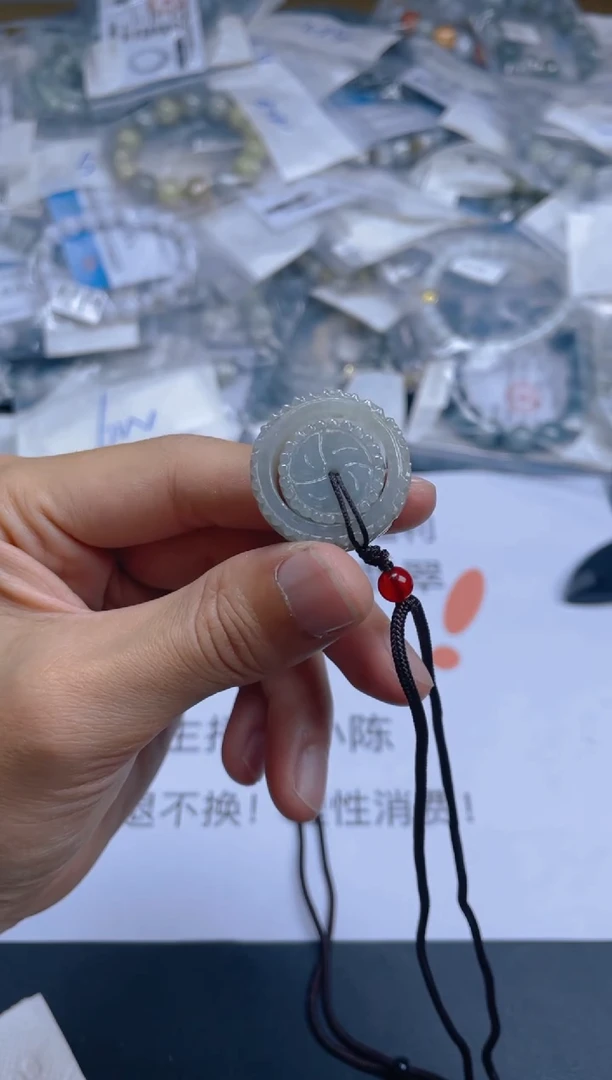 定制翡翠未镶嵌挂件
