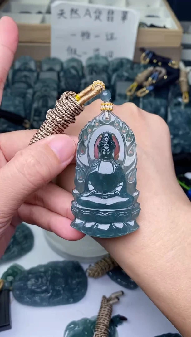 颈饰未镶嵌翡翠
