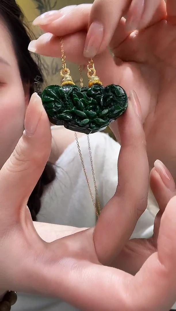颈饰未镶嵌翡翠吊坠