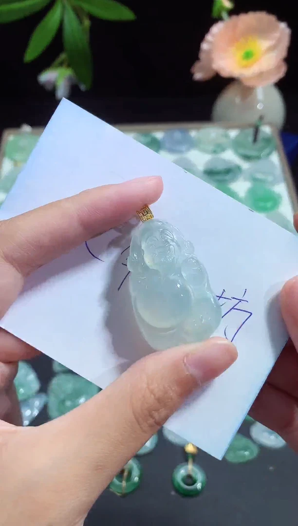 翡翠未镶嵌颈饰财神