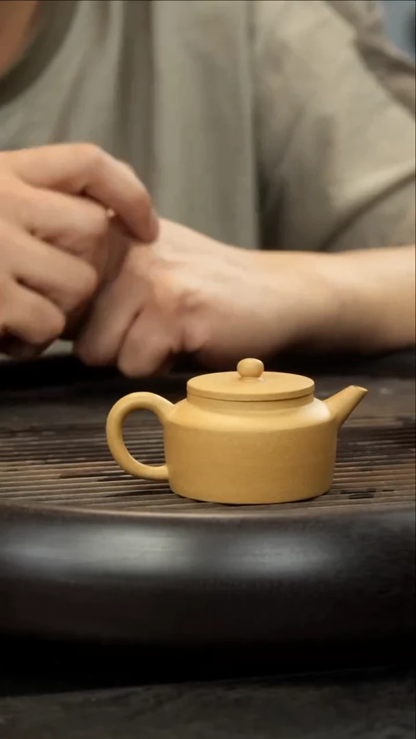 茶壶紫砂冷金黄  折肩德钟壶