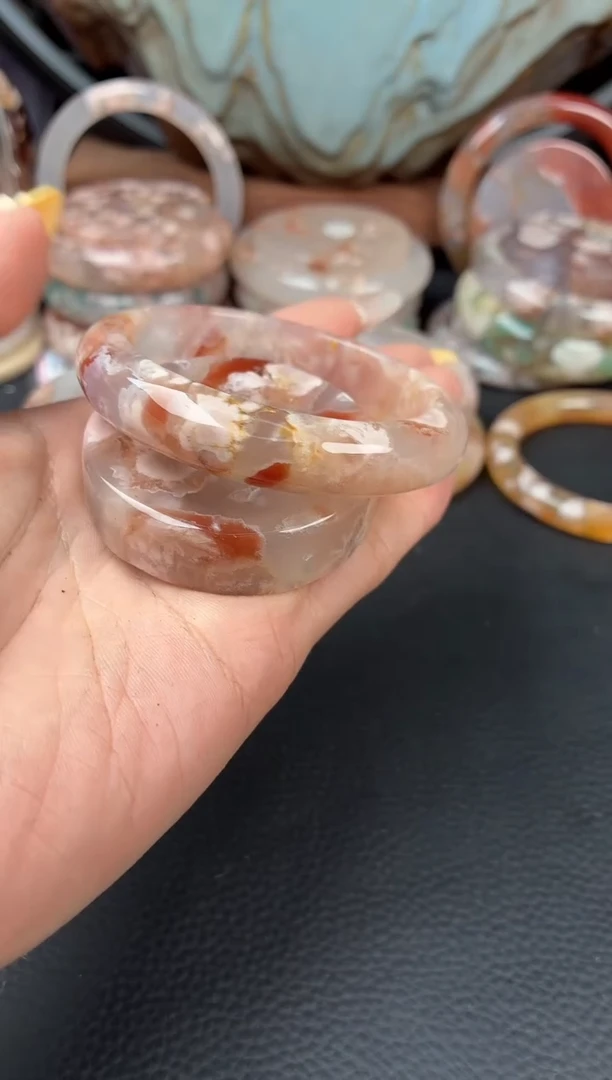 未镶嵌手镯（圆镯）石英质玉52