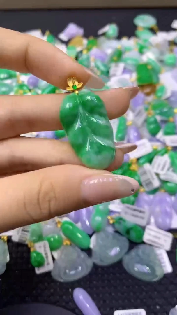 颈饰18K金镶嵌翡翠天然缅甸翡翠A货