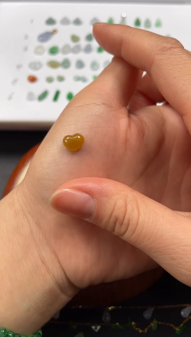 吊坠(不含链)18K金镶嵌翡翠一个JK341