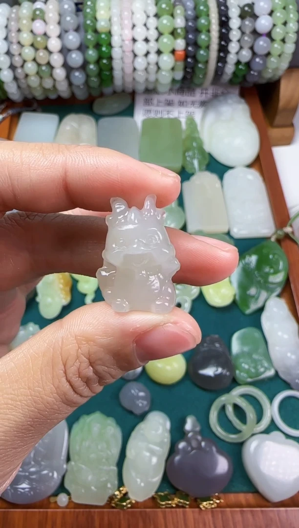 【闪购商品】和田玉无未镶嵌龙宝宝吊坠