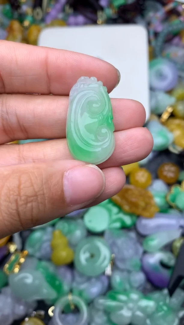 颈饰未镶嵌翡翠缅甸翡翠吊坠