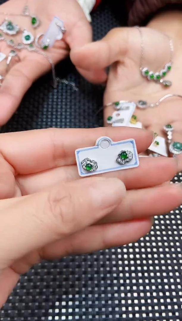 【闪购商品】翡翠耳饰未镶嵌11111111