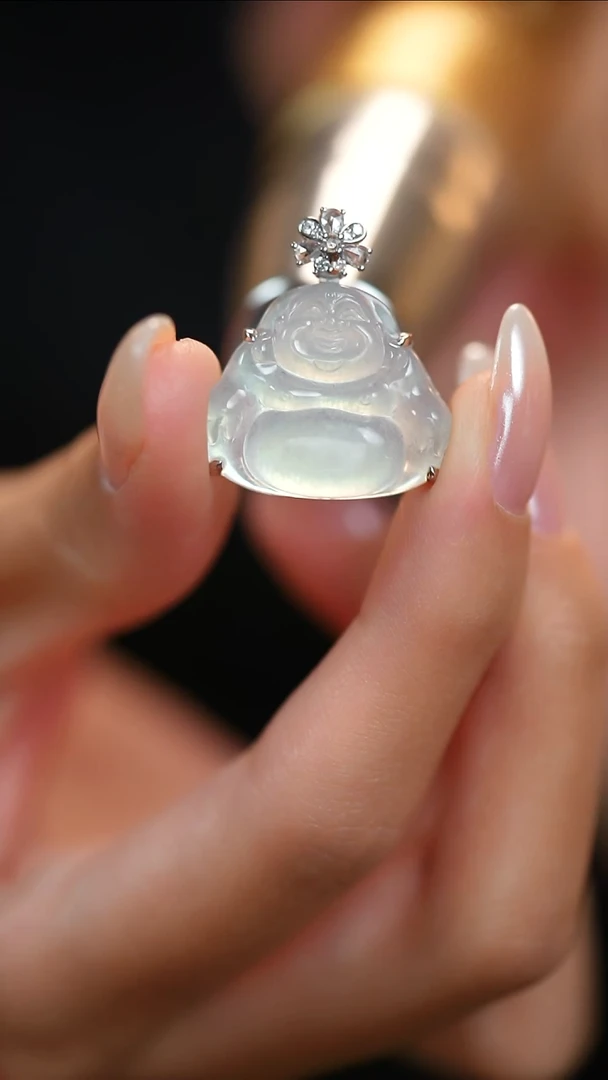 18K金镶嵌挂件翡翠大气