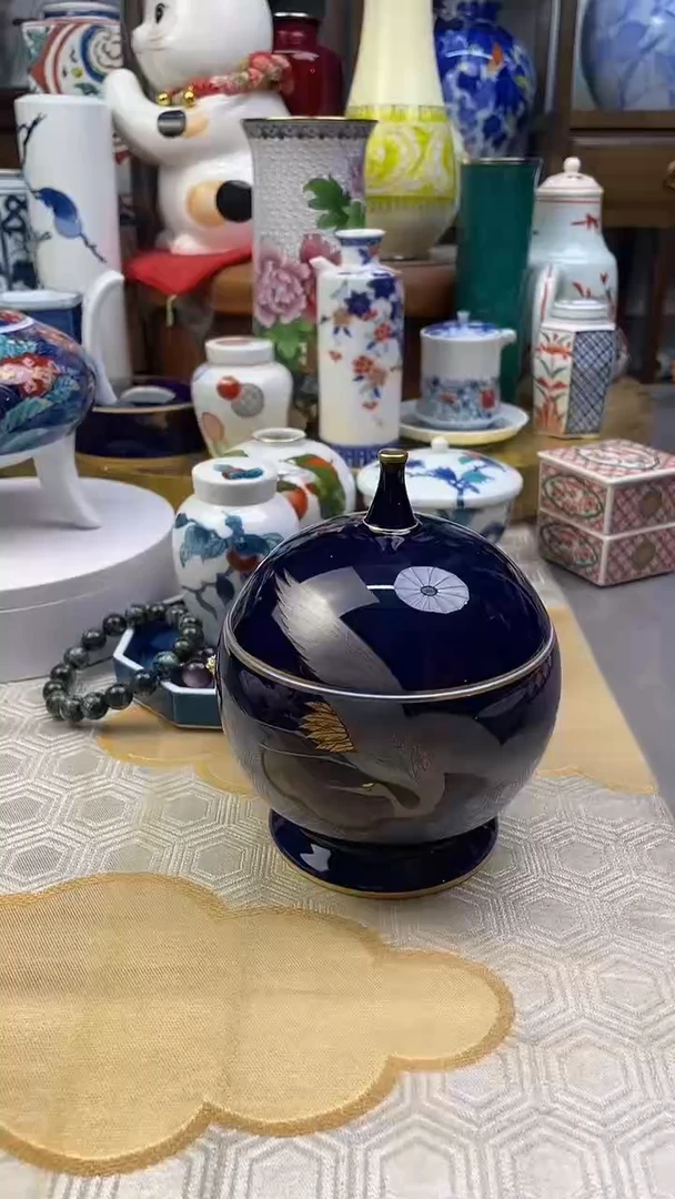 【闪购商品】盘香兰社盖罐一一