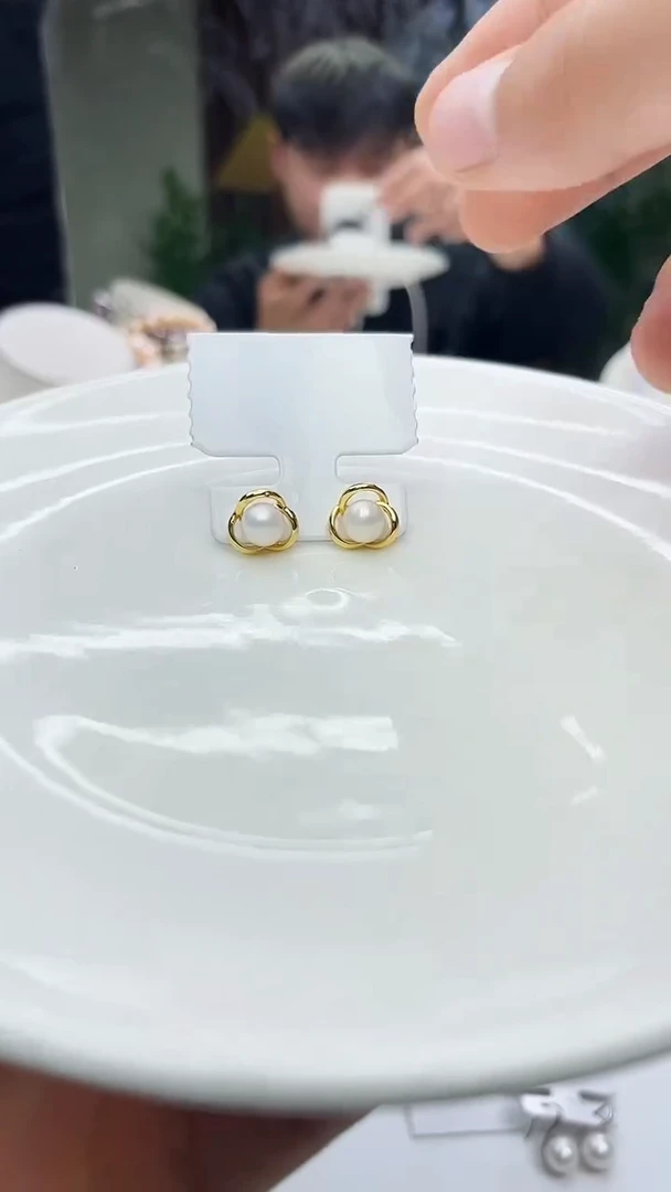 未镶嵌耳饰淡水珍珠白色系设计款耳钉