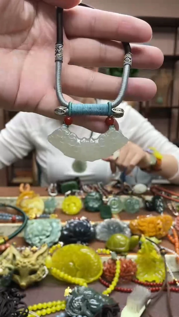 未镶嵌岫玉吊坠·