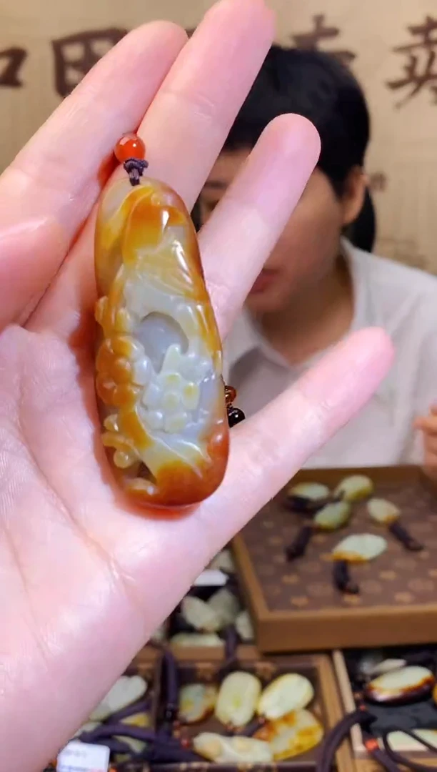 和田玉未镶嵌颈饰1