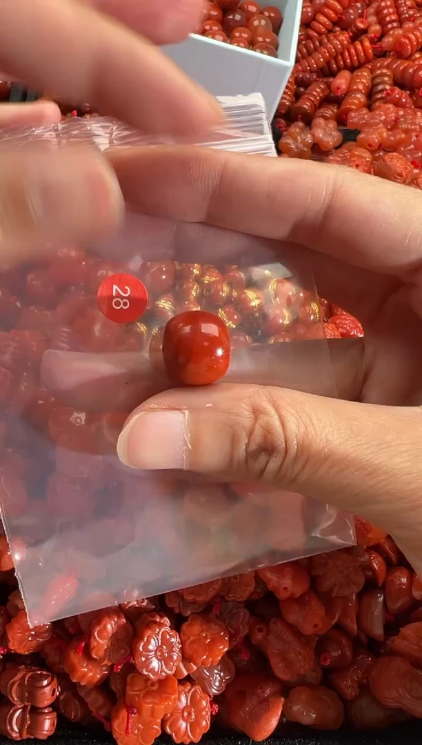 【闪购商品】南红玛瑙颈饰未镶嵌1