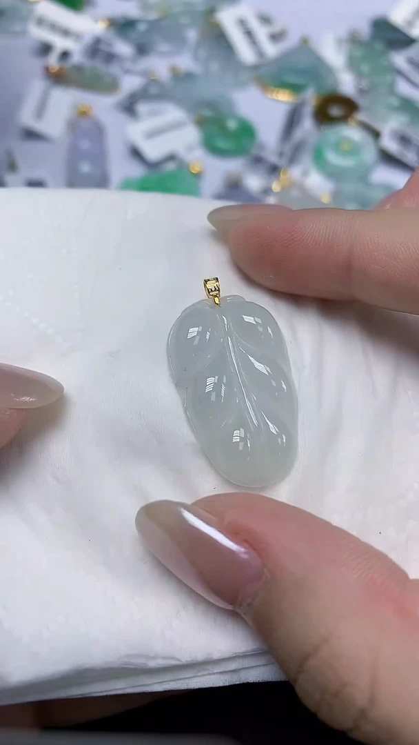 翡翠18K金镶嵌颈饰天然缅甸翡翠A货