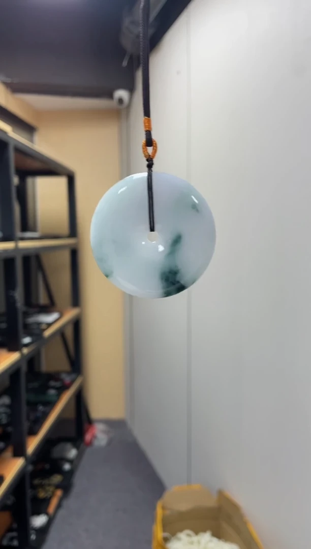 【闪购商品】翡翠颈饰未镶嵌飘花平安扣