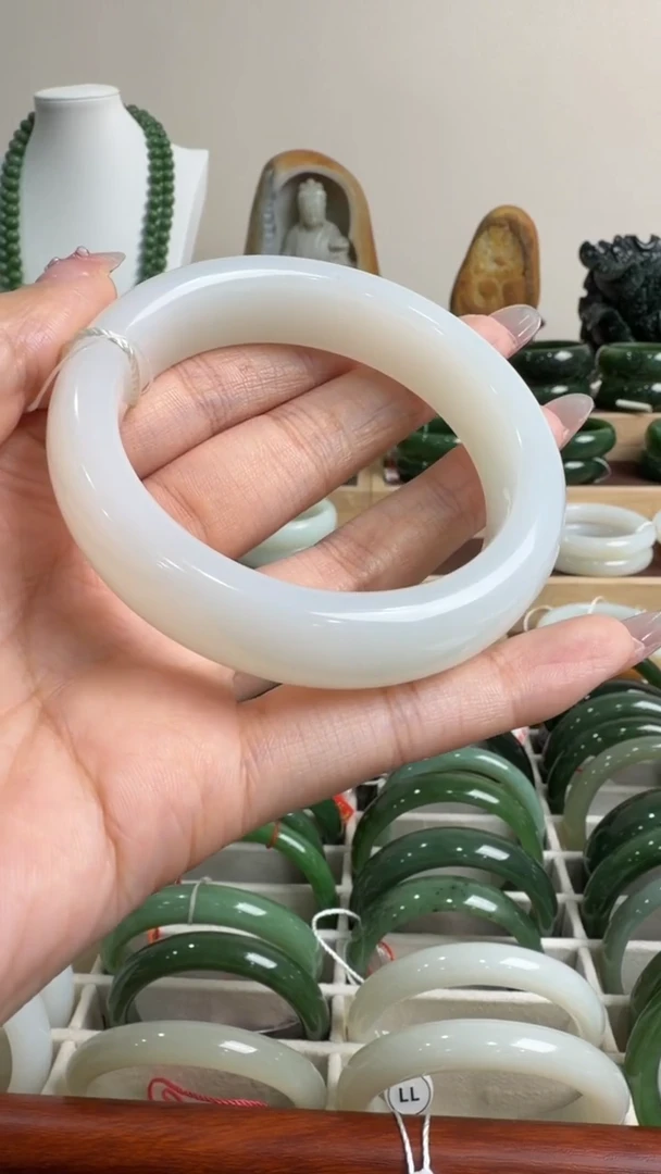 颈饰未镶嵌和田玉手镯56