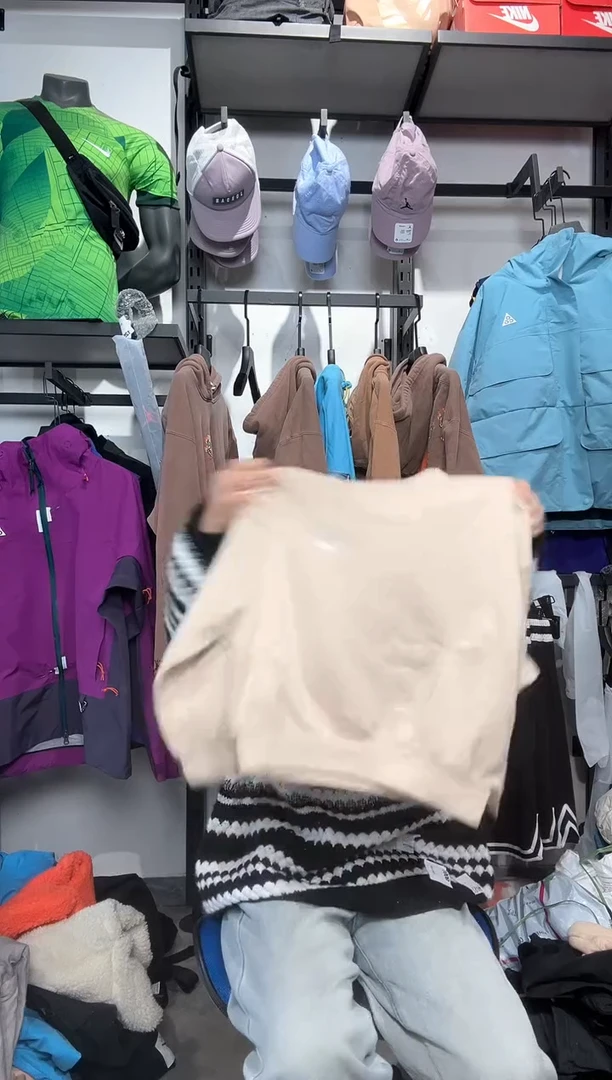 1523  编码 瑕疵款直播间过款为准 尺码