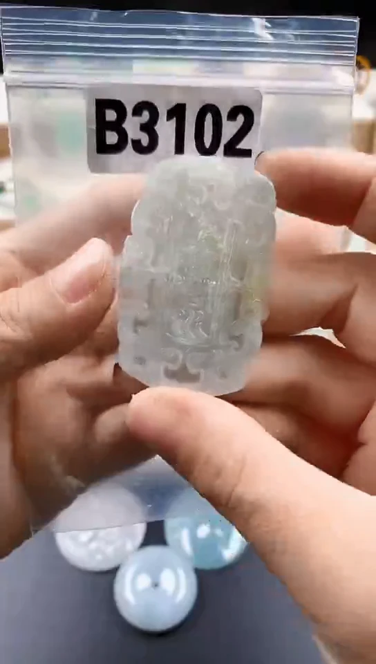 颈饰未镶嵌翡翠天然翡翠吊坠挂件