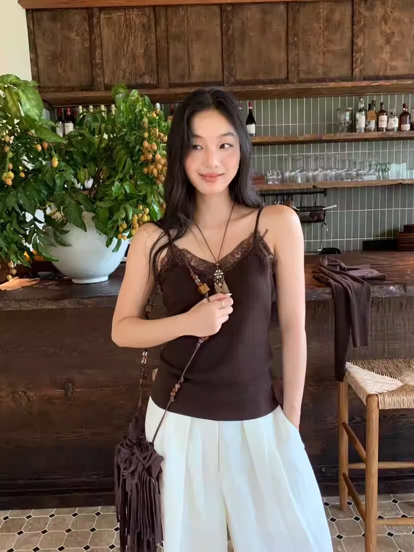 ONE BY TOW 新款法式浪漫蕾丝边V领短款吊带背心含6%羊毛 27623