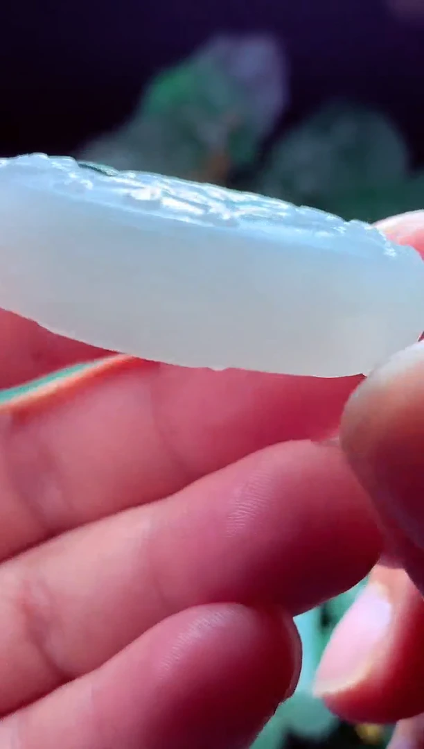 未镶嵌定制翡翠雨***?翡翠毛货定制
