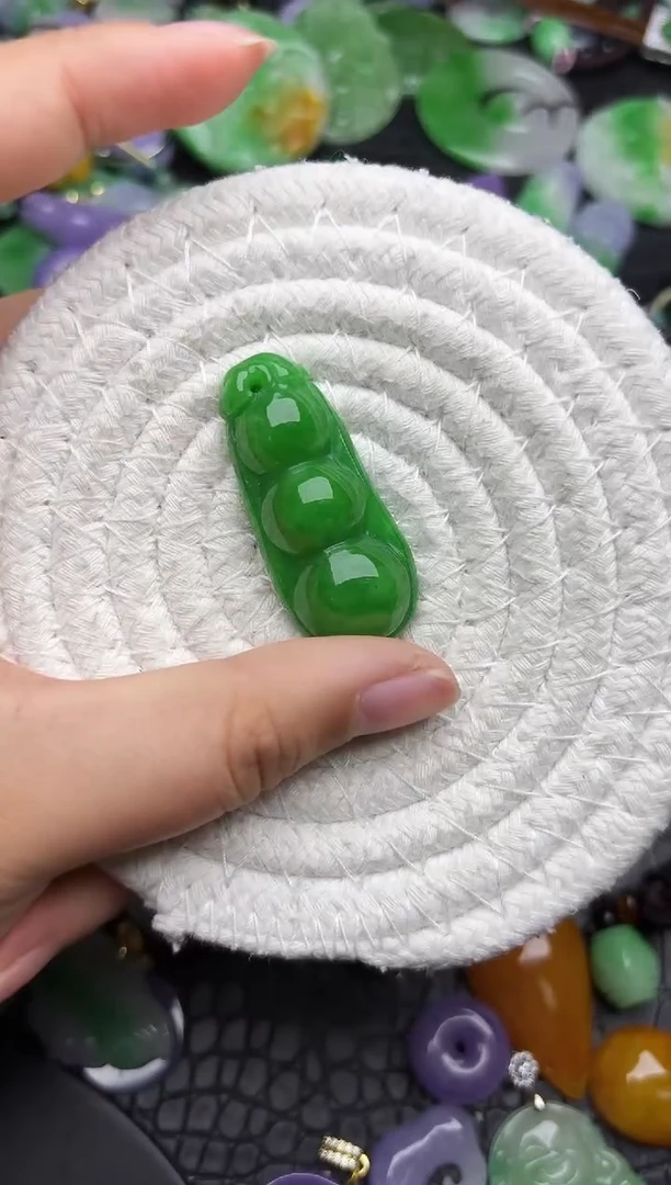 颈饰未镶嵌翡翠缅甸翡翠吊坠