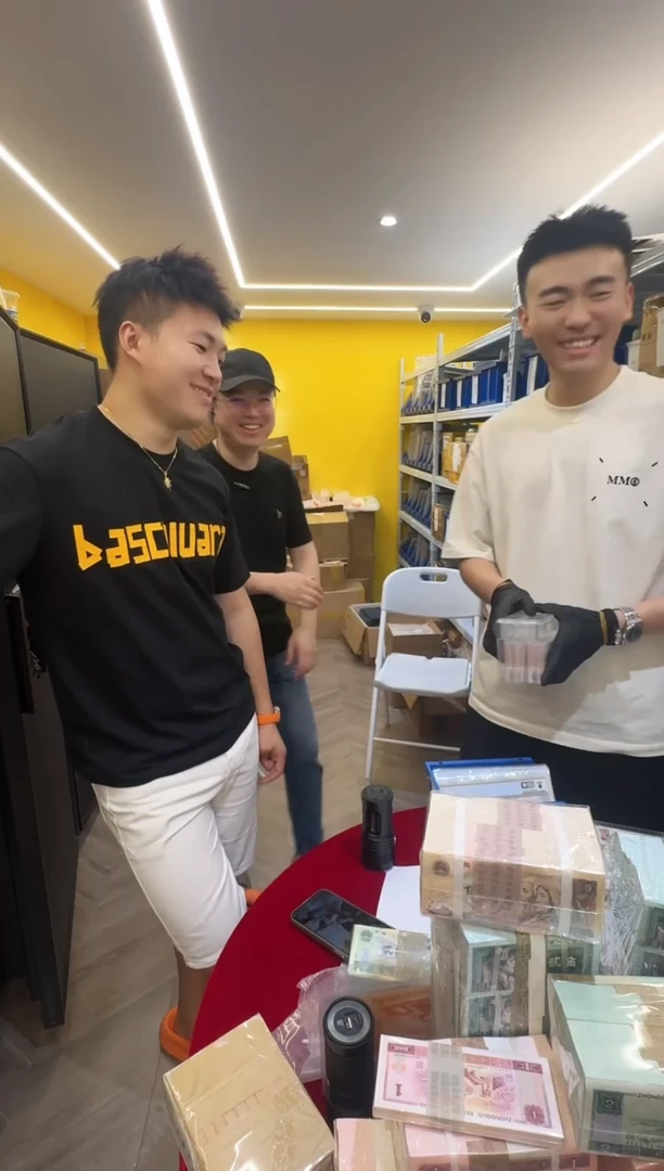 带评级鉴定-三版红二凸整刀无4